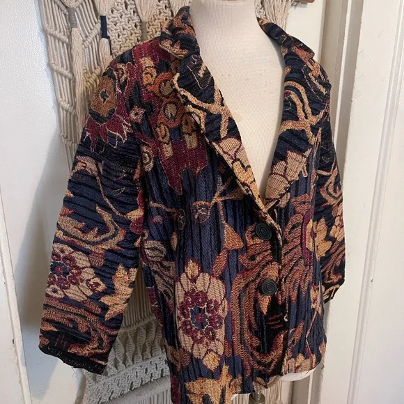 Floral Patterned Women's Coat - Picture 2 of 8